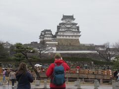 姫路城に向かうと観光客がうじゃうじゃ。特にインバウンドの方が多い。天守閣の方に行ってみると入場待ちだったので断念しちゃいました