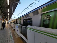 上野駅山手線ホーム　6時頃