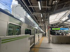 東京駅到着後、山手線に乗り換えて原宿に
原宿でサンダル買うわ～～～