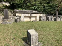 儀間真常の墓。中国からサツマイモを持ち帰り、普及させたそう。でも薩摩、と呼ばれるだけあり、沖縄に最初来たけど、薩摩のほうでより有名になったとか。
