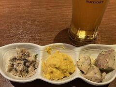 旅・初日のノルマを果たし、さぁ～、居酒屋タイム！
姫路城からの帰り道、適当なお店で、初日の打ち上げです。
飲兵衛４人旅は、これが楽しみ～！！！