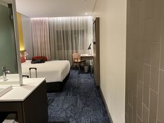 オーストラリア、最後の宿は国際線ターミナルから直近、リッジスシドニーエアポートホテル。
事前にメールでやりとりして、自動チェックイン機でチェックインするとルームキーが出てくる。対面でのやりとりなし。パスポートの提示もなし。