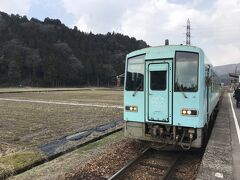 越美北線一乗谷越前。
一乗谷朝倉氏遺跡の最寄り駅。

田畑の中にポツンとある小さな無人駅。平日にも関わらず、下車客は意外に多かった。