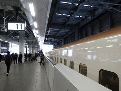　同じ思いの人も多く、下りエスカレーターへ向かうよりも、ホームに留まる人の方が多かったです。
　福井の新幹線時代が幕を開けました。
