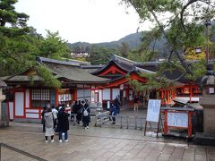 厳島神社の入口が見えてきました。