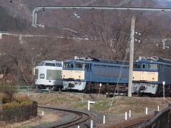 駅のすぐそば(というよりも､バス停のすぐそば)には碓氷峠鉄道文化むら
当然まだ開園前ですけど

ということで柵の外から見た特急あさまとそれを牽引した電気機関車

昔はこの碓井峠をこの車両が走っていました