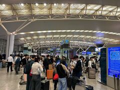 ほろ酔い気分で帰国です。

いろいろイベントが詰まった工程の中、日本との微妙な時差２時間のせいか慣れない環境のせいか不明ですが、毎日寝付けず翌朝は３時くらいには目が覚めてしまうという明らかな睡眠不足。さらに仕事目的で来ていたので知らずと緊張感が張り詰めていたんでしょうか、日本に帰ってから少し体調を崩してしまいましたわ。