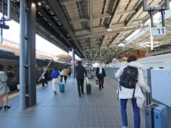 「武雄温泉駅」到着～
同じホームの反対側から『リレーかもめ特急』に乗ります