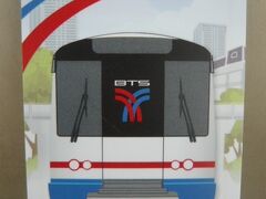 宿泊しているホテルを出発し、スクウィンビット通りを西に向かいました。

ナナ駅で、ＢＴＳの乗車券を購入しました。

乗車券の下部に、One Day Passとの記載があります。 

