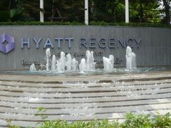 ここも高級ホテルです。スクウィンビット通りに進出して、多くの年が経っているわけではありません。

いつか宿泊してみたいのですが。貧乏旅行の観光客には、手が届きません。

噴水が、印象的です。