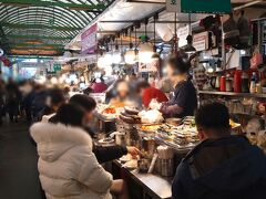 次の目的地とはコチラ！
広蔵市場です！

ソウルに訪れる度にこの市場の中にあるキムチ屋
さんでキムチを購入しているので、今回も購入します。