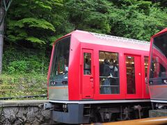 森メシは宮ノ下の駅前にあります。
箱根登山鉄道が行き交います。