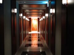 ソウルに旅立つ日がやって来ました！
今回も福岡からわざわざ羽田へ一度向かって、
ソウルへ旅立ちます。

今回も福岡空港のJGCプレミアチェックイン
カウンターで国際線までのチェックインができ
ました！
だけど、スタッフさんがチェックインにかなり手間
取ってらしたので…たまーーにしか私みたいな乗客は
いないんだろうなーと感じました。
だって、福岡からソウル直行で行った方が絶対早いもん＾＾；

でも無事チェックインも終わり、ラウンジで
ちょっとお茶します。