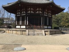 興福寺境内に入ってまず始めに目にする建物は、北円堂（国宝）