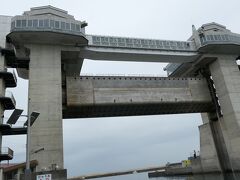 公園の端まで来ると、これ
展望水門「びゅうお」

ちょっと興味を惹かれたので来てみた