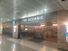 朝の6時過ぎにロンドンヒースロー空港T3に到着。乗り継ぎ時間がたんとありますので、一旦入国して、T3のPPで使える｢The Oceanic Pub & Kitchen｣へ