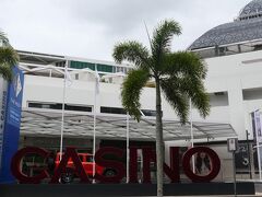 フィグツリー・プレイランドの目の前にあるケアンズのカジノ。
ホテルの中にあるカジノで、「CASINO」の大きな文字が目印。