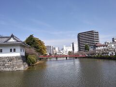 赤い橋は学橋というそうです