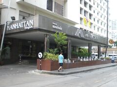 懐かしのマンハッタンホテルです。

バンコクで最初に利用して以来、何回も泊まったホテルです。

内服薬が無くなりましたので、病院を紹介してもらいました。
