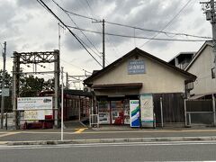 南海浜寺公園駅から海のほう（西側）へ歩いて行くと、阪堺電車の浜寺駅があります。

こちらのほうが浜寺公園には近いけど、駅舎は小さくてシンプルな建物です。