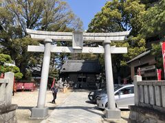 殿橋を渡って菅生神社にきました。
お参りします。