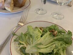 到着して最初のランチは Le Relais de L'Entrecote
ホテル選びはこのレストランに近いこと。

メニューは１種類で焼き方を聞かれるだけのレストラン。