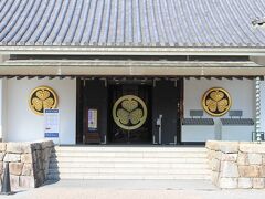 先に「三河武士のやかた」に入ります。
ここは大河ドラマ「どうする家康」の期間中は「岡崎大河館」として多くの観光客が訪れていました。