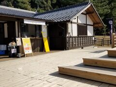 松木神社を後にし、駐車場所に戻ってきました。
道の駅にある”サンキューバナナ”さんでシェイクを飲んでひと休み
宿場の桜は しっとり穏やかで良いものですね。