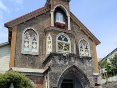 小樽駅からタクシーでカトリック富岡教会です

以前テレビドラマで見たことがあって一度行ってみたかった教会！と思っていたら幼稚園の頃一度行っていたようです（笑）旅行の後に知りました

小さな教会ですがステンドグラスが素朴でとても綺麗です