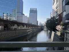 神田川にかかる万世橋からの眺め。