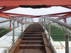 階段を登ってみる。
見晴らしがすばらしかった！