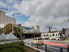 豊橋は市電が走ってます。

豊橋からは静岡までは電車で約２時間。
ここからは噂のロングシート車両。鈍行でのんびり行きます。
その割にまあまあの乗車率だし、よく１８きっぱーにとって静岡は鬼門と言われる所以。

まあ、あとちょっとだから頑張ろう。
天気もだいぶ回復してきました。
