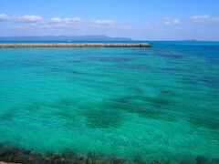 ここも黒島ブルー全開！
この透明度！！
北風が吹いていたからかな？
めっちゃ透明な海です。