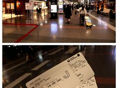 京急orモノレールに無料で乗れるチケットを貰いました。
京急に乗って、第1ターミナルで降りたら、スーツケースを引っ張って…。
さあ急ごう！後30分くらいはあるかな？