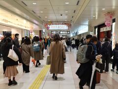 さて、チェックインして荷物の整理を終えても午後7時前でした。ここは京都駅からも近いので、ダメもとで京都駅アスティロードのnikinikiの「季節の生八つ橋」狙いで出かけました。