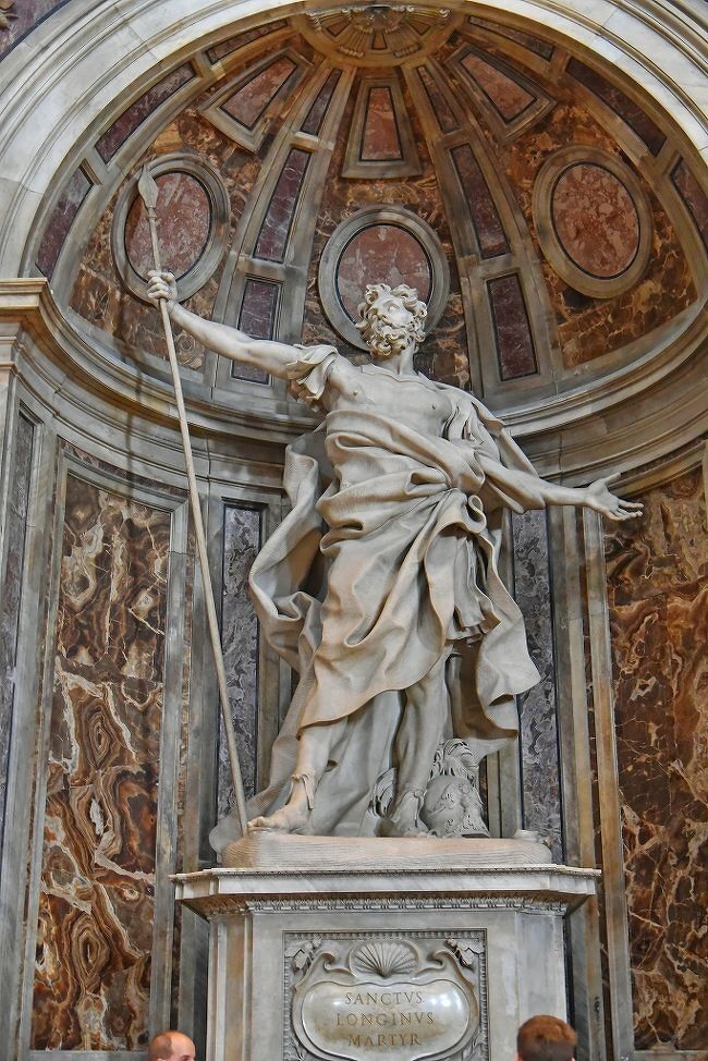ベルニーニ　▲「聖ロンギヌスの像」  サンピエトロ大聖堂
