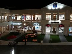 adidasを離れたReebokもありました。
Reebok、FILA、CONVERSEの並びはなかなか熱いなと思いました。
りんくうはNEW ERAもあり、シアトルマリナーズで欲しいデザインのキャップがあるか見ましたがサイズがありませんでした。

いつも通りNIKEを始めとしたスポーツブランドのパトロールだけして終わりました。