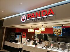 食事をしたいなと思っていたら
アメリカ式中華のPANDA EXPRESSを発見しました。
3月にアメリカと横須賀基地で食べたのにまた食べてしまいました。
とは言っても日本国内はまだまだ店が少ないので食べたい時に食べようと思いました。