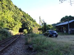 JR土讃線の斗賀野(とがの)駅-吾桑(あそう)駅間にあります。