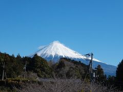 岩本山公園に着きました。
張出し展望デッキ付近から見えた富士山です。