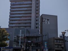 彦根→米原→大垣→と移動しまして、到着したのは岐阜駅。駅から徒歩1分のビルには・・・