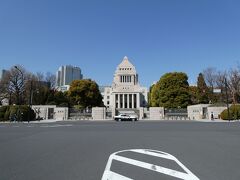 国立劇場を後にし、国会議事堂へやってきました