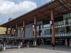 長野駅に到着、ここでは１時間15分の時間を取っているので遅い昼食とします。
この地域ではやはり「そば」と思うのですが・・・