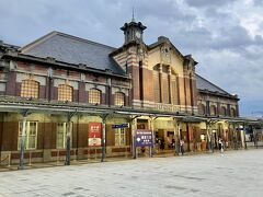 台中駅まで戻ります。現在の台中駅の駅舎は新しいのですが、昔の台中駅舎が保存されています。1917年（大正6年）竣工で日本統治時代にできたようです。荘厳！