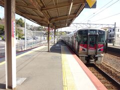 宮島口駅に到着。
この駅で降りる。