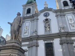 宿からマリアヒルファー通りに入り、リング方面に歩く。
Catholic Church Mariahilf