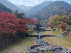 川と紅葉と山の素晴らしい眺めです。
養老公園の紅葉と養老の滝を楽しみました。公園はとても広く、長い坂を上って滝にやっとたどり着きました。思ったよりハードコースでした。 