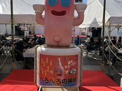 日曜市の近くで賑わっているところがあると聞き、行ってみました。
土佐のおきゃくというイベントが開催中。