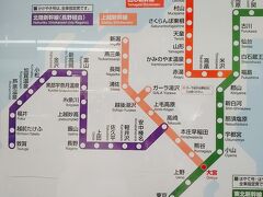 前の週（3月16日）にダイヤ改正があり、
北陸新幹線が敦賀まで延びました。
新しい路線図をパチリ☆