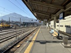 今日も道の駅ちちぶにクルマを停めて、秩父鉄道に乗り込みます。良い天気で日中は夏日の予報です。